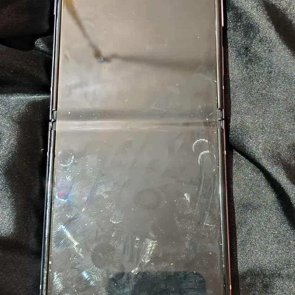 Samsung Galaxy Z Flip 3 - Lavender and Black